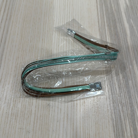 Sea foam blue-green leather bracelet with silver and crystal accents - Picture 4 of 4